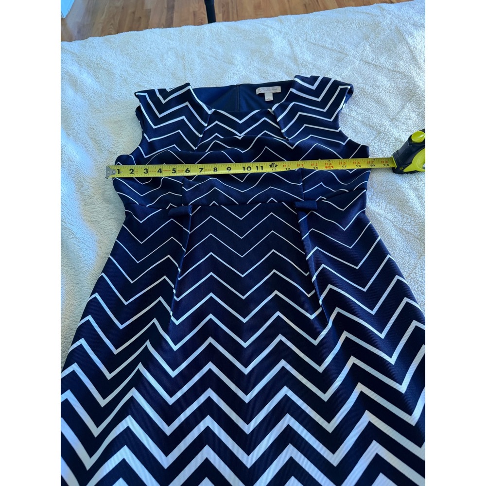Danny & Nicole Navy Blue White Chevron Sheath Dress Size 10 Sleeveless - Picture 6 of 7